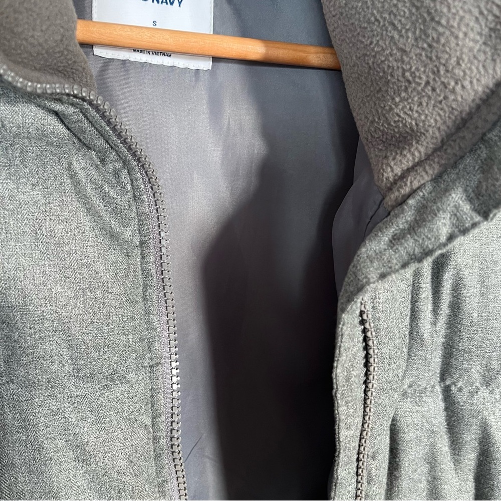 Old Navy Gray Quilted Puffer Vest Zip Up Jacket Women’s Small - Picture 5 of 6
